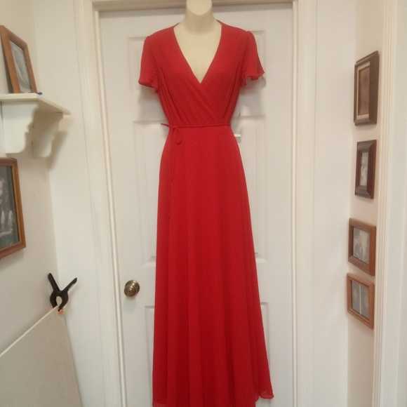 🆕 Lulu's💕Wrap dress 👗 Size 2-4 Small 🌹color beautiful red💄Stunning dress on - Picture 2 of 9